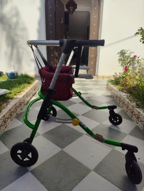 Fauteuil deombulateur pour enfant/adolescent à mobilité reduite (otto bock made in germany)