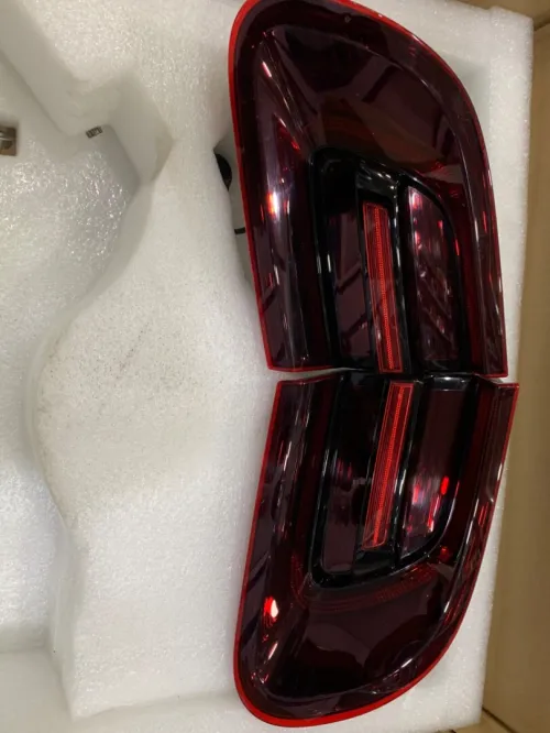 Feu arrière porshe macan côté aille
