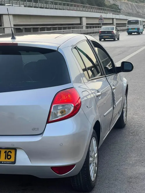 Renault Clio 3 2011 Night and Day