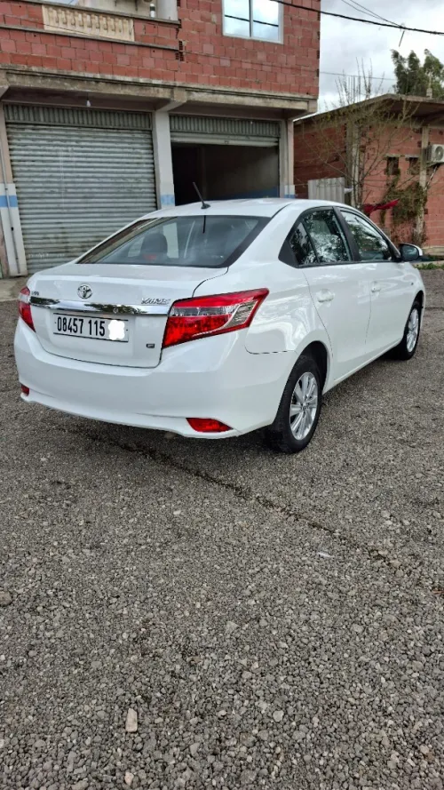 Toyota Yaris Sedan 2015 Play