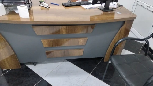 Bureau 1m80 avec retour et caisson