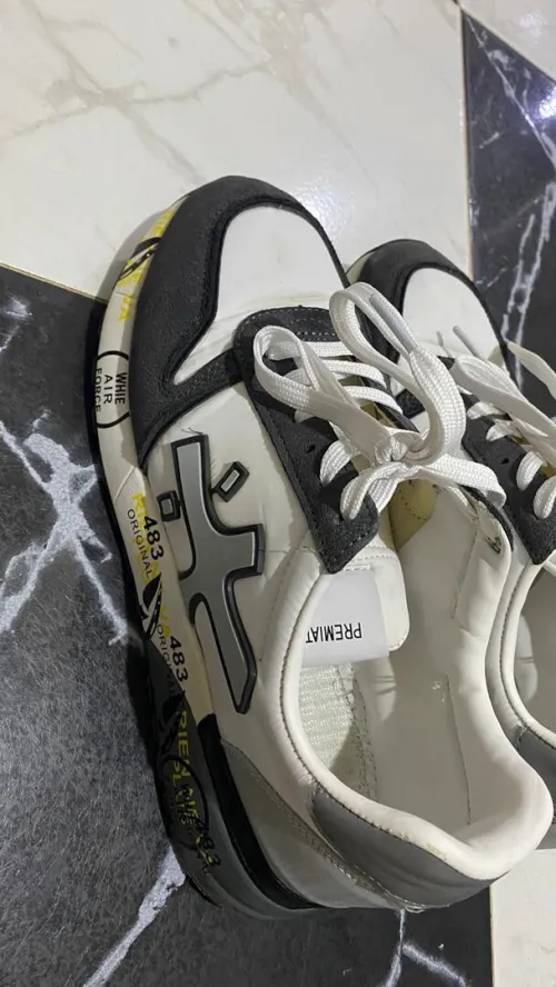 Chaussures neuves, taille 42, à un prix avantageux