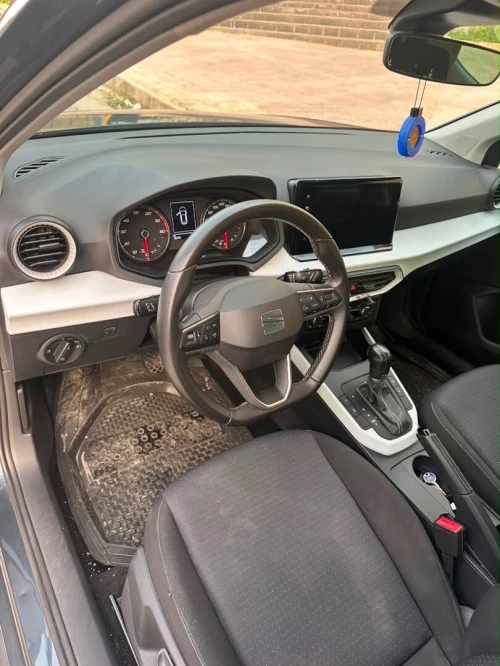 Seat Arona 2023 Business style