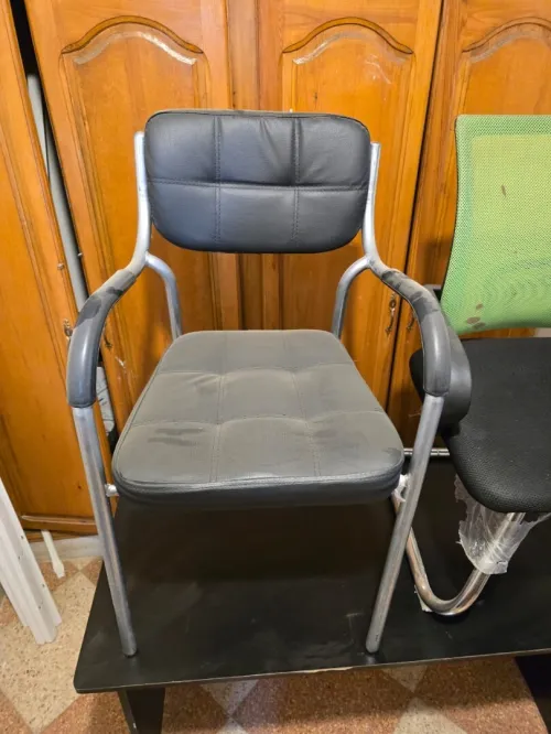 Bureaux et chaise