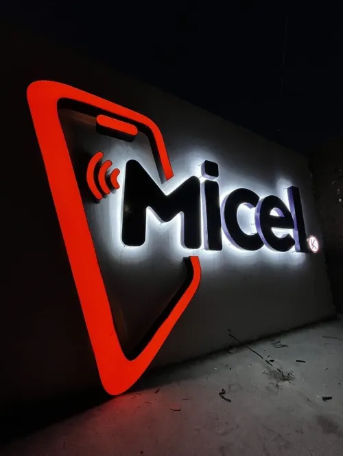panneau publicitaire pub publicité إشهار enseigne lumineuse Alucobande et لوحات اشهارية