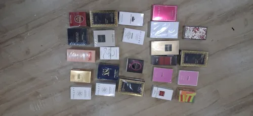 عطور نسائية و رجالية للبيع 