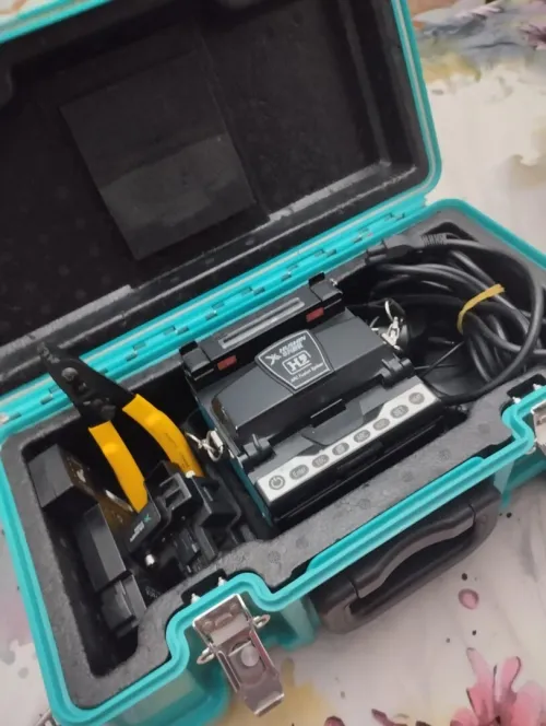 Machine a souder fibre automatique 