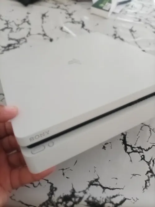 Playstation 4 flaché