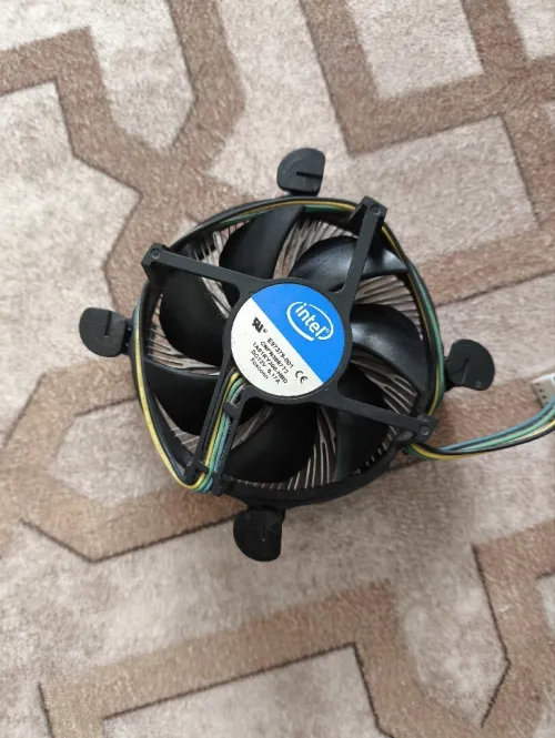 Intel i3 10100F + stock fan