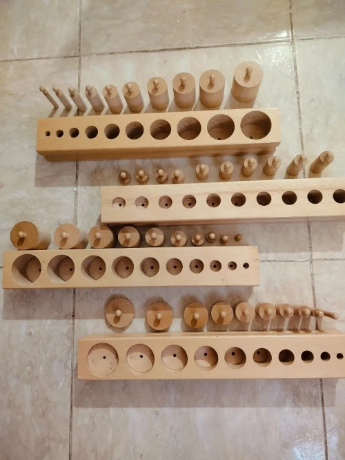 Jouets Montessori en bois