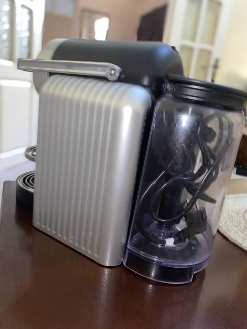 Une machine à café nespresso zenius