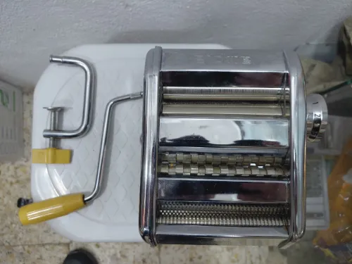 Machine à pâte manuelle
