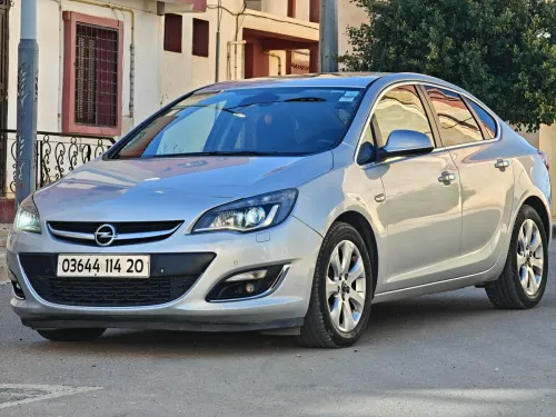Opel Astra 4 portes 2014 Cosmo