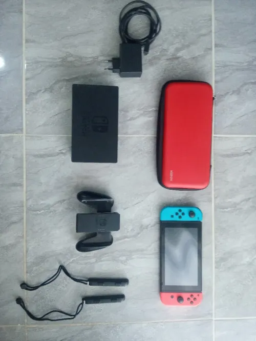 Nintendo switch v1 + câblage d'origine + pochette
