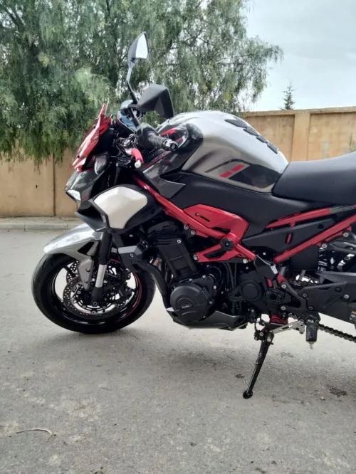 Kawazaki Z900 2025