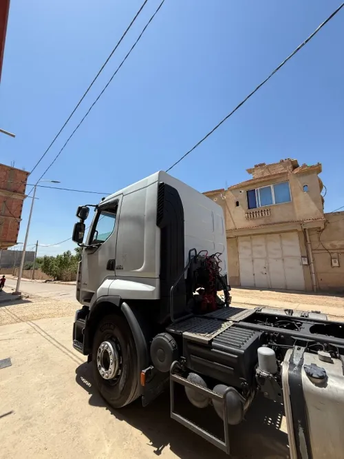Renault premuim lander 440 dxi 6*4 2013