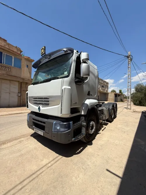 Renault premuim lander 440 dxi 6*4 2013