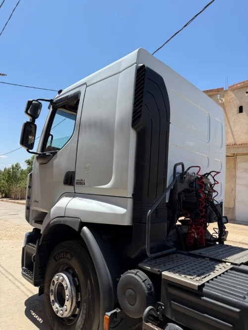 Renault premuim lander 440 dxi 6*4 2013