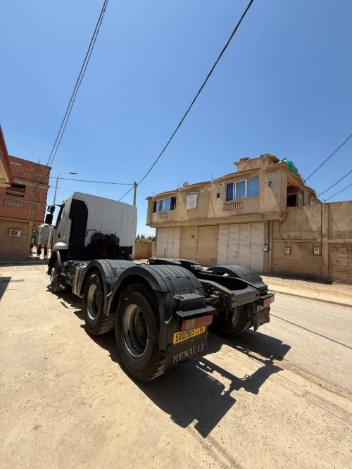 Renault premuim lander 440 dxi 6*4 2013