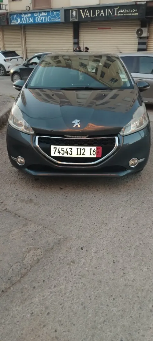Peugeot 208 2012 