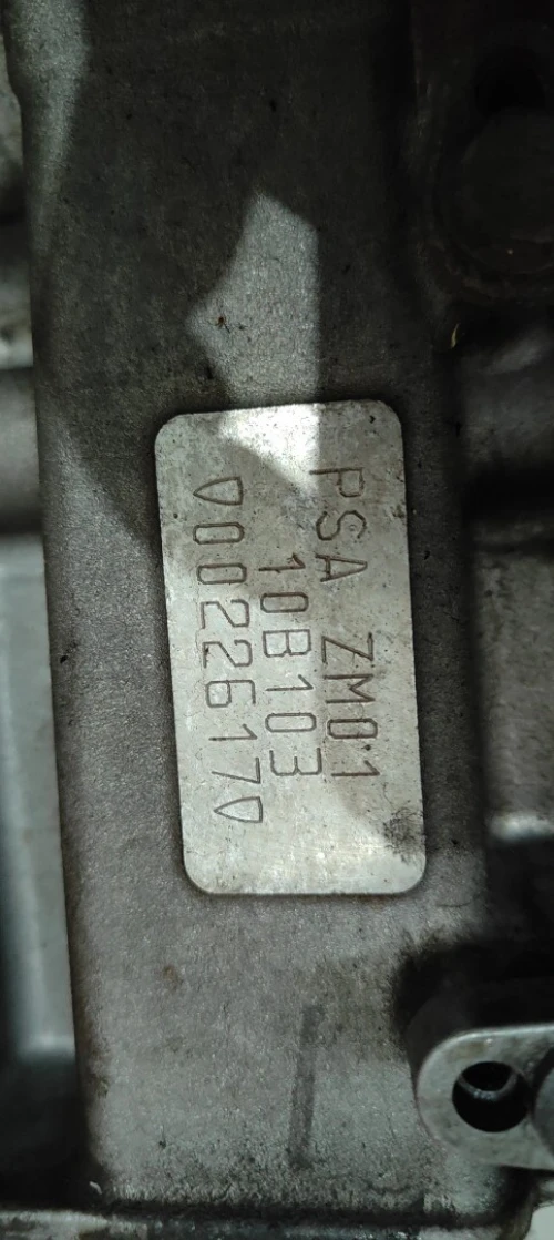 Piece moteur 1.0 vti 208 301 C3