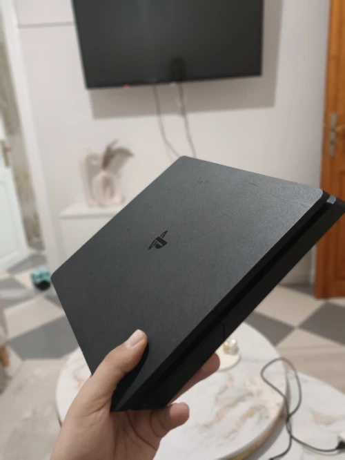 Playstation 4 slim