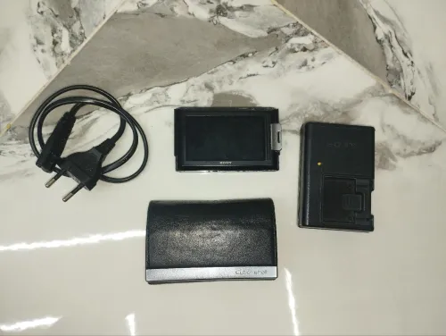 Camera Sony Cyber-shot T77 compact camera 