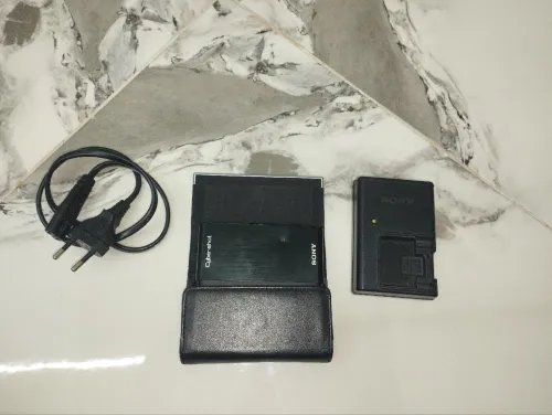 Camera Sony Cyber-shot T77 compact camera 