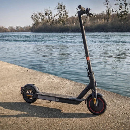TROTTINETTE XIAOMI MI ELECTRIC SCOOTER PRO 2