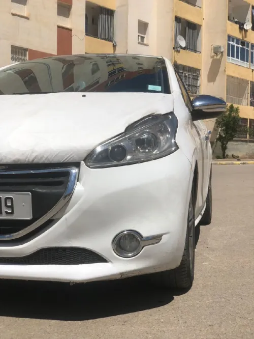 Peugeot 208 2015 Allure