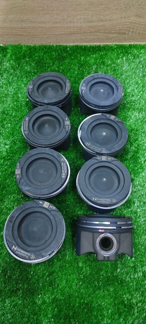 Disponible Piston moteur avec segment OM654 neuf D'orgine Mercedes