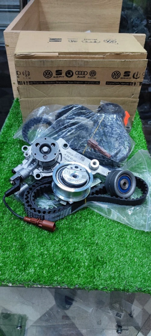 Disponible kit chaine + pompe a eau moteur 05L D'origine VW  GOLF 8 tiguan Q3 A3 Kodiak Leon ateca passat