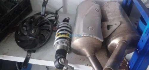 pieces triumph 675 et 1050