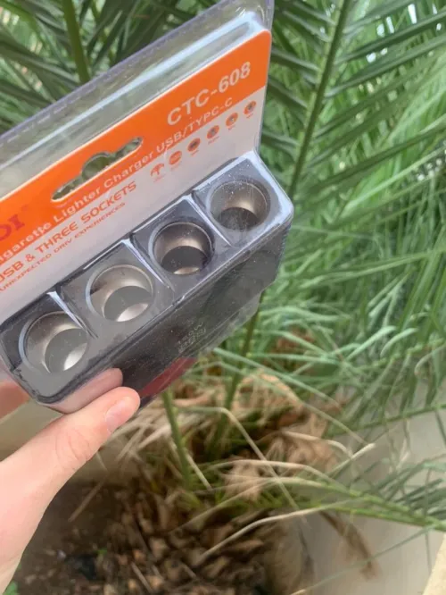 Pervoi Chargeur de Voiture 4 Prise et Charge USB + 1 Type-C - محول مقبس في السيارة