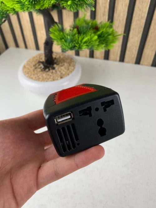 Convertisseur de Tension Auto 100W  DC 12V vers AC 220V
