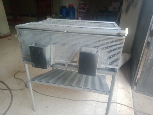 Cages de reproduction des lapins