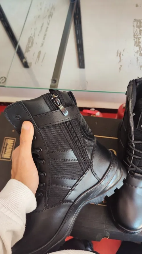 Bottes Magnum neuves, très solides, idéales pour travail ou sécurité.