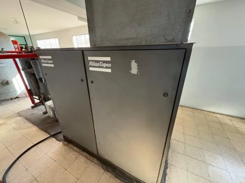 Compresseur Atlas Copco GA 37 avec sécheur air en excellent état