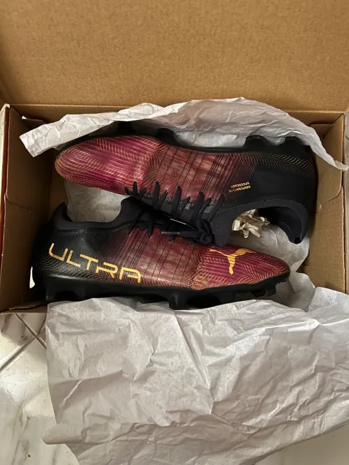 Soulier de foot Puma pointure 43