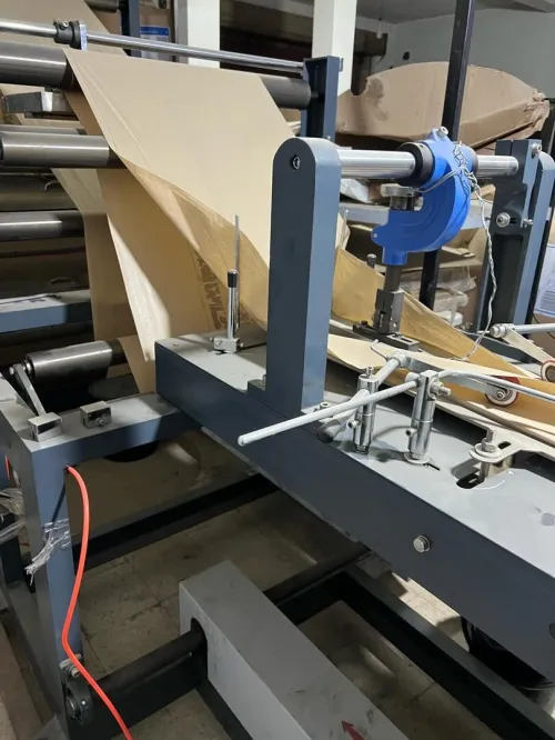 Machine de fabrication de sacs croissants -très bon état 