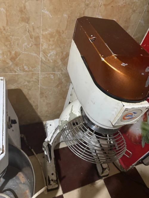 Pétra bateur frigo lave a bord