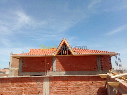 charpente en bois toiture poses tuiles