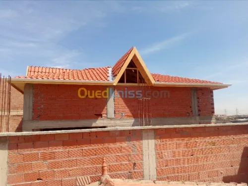 charpente en bois toiture poses tuiles