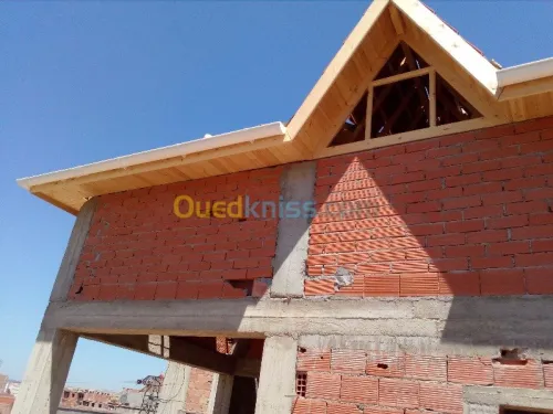 charpente en bois toiture poses tuiles