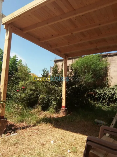charpente en bois toiture poses tuiles