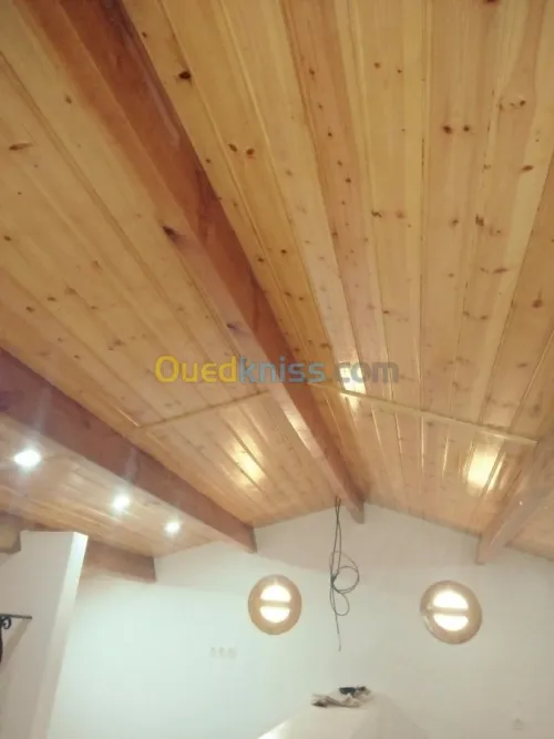 charpente en bois toiture poses tuiles