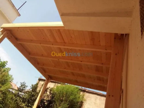 charpente en bois toiture poses tuiles