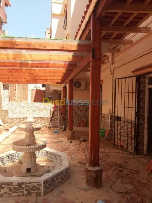 charpente en bois toiture poses tuiles