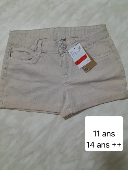 Short fille marque C&A