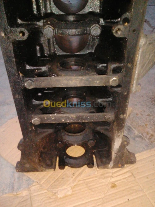 bloc moteur BMW 324d 6 cylindres STD  